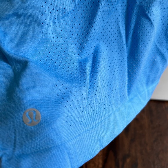 Lululemon muscle tank size 6 - Picture 2 of 3